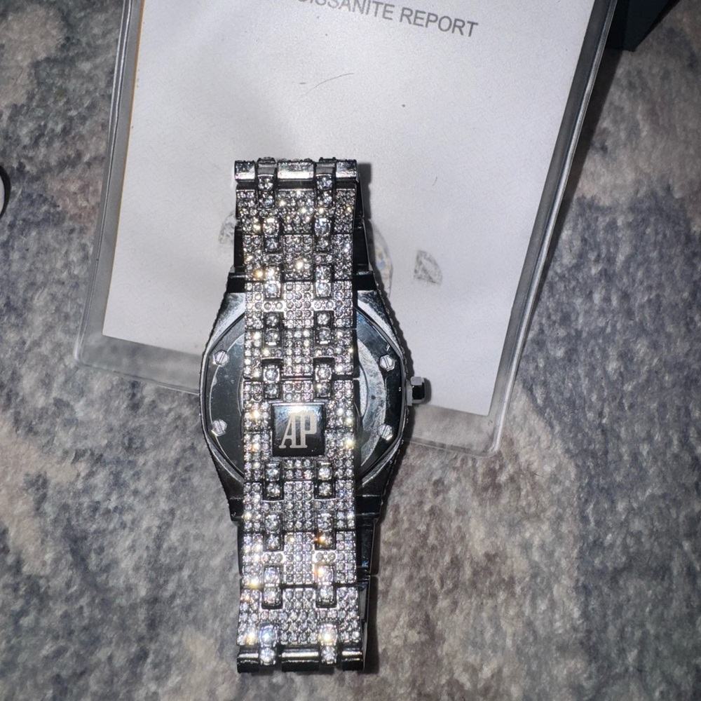 Audemars Piguet Silver Luxury Timepiece - Picture 5 of 8